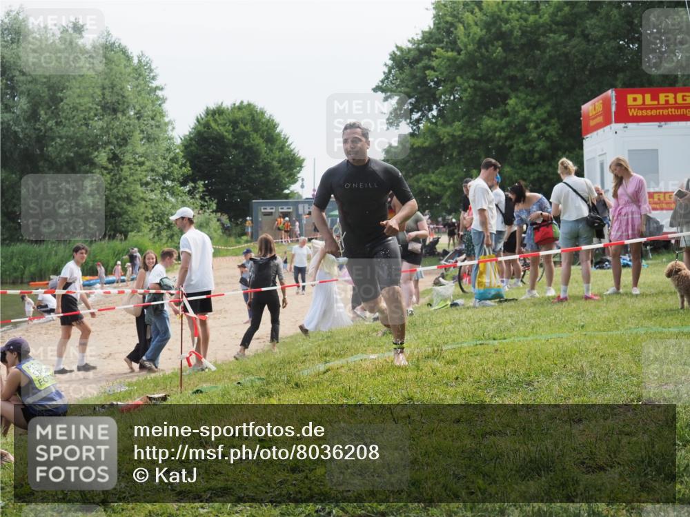 15.06.2025 - 27. Vierlanden-Triathlon KatJ http://msf.ph/oto/8036208 15.06.2025 11:21:28 Schwimmen 931, 967 meine-sportfotos.de
