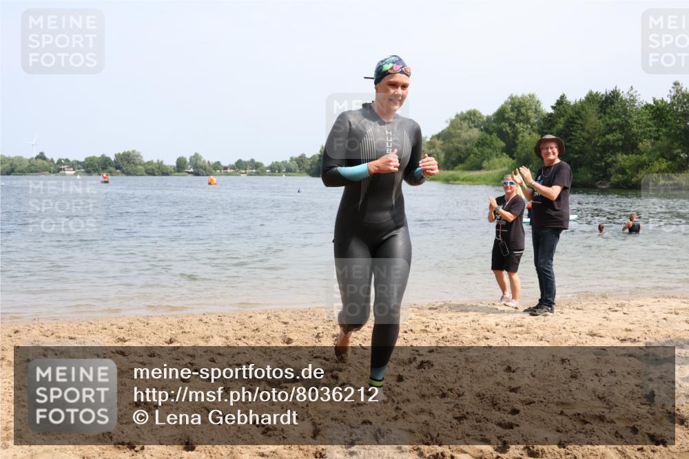 15.06.2025 - 27. Vierlanden-Triathlon Lena Gebhardt http://msf.ph/oto/8036212 15.06.2025 11:30:37 Schwimmen 910 meine-sportfotos.de