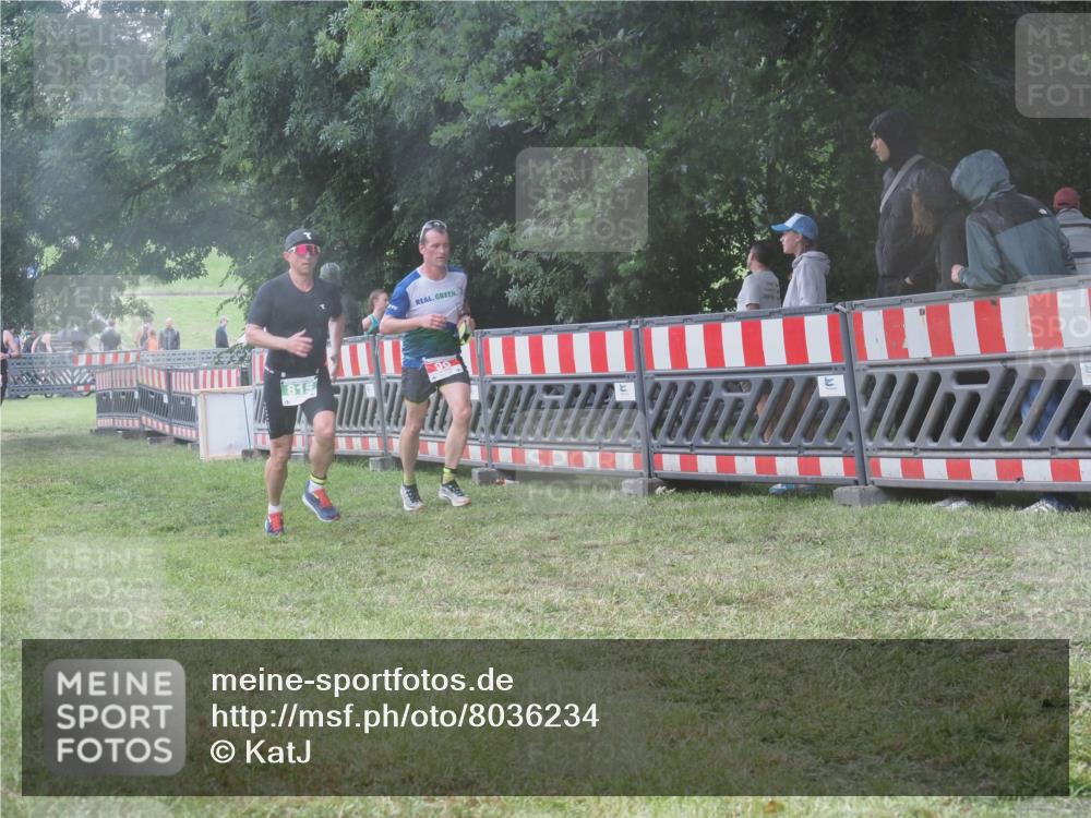 21.06.2025 - 27. Vierlanden-Triathlon KatJ http://msf.ph/oto/8036234 15.06.2025 13:54:00 Ziel 90, 815 meine-sportfotos.de