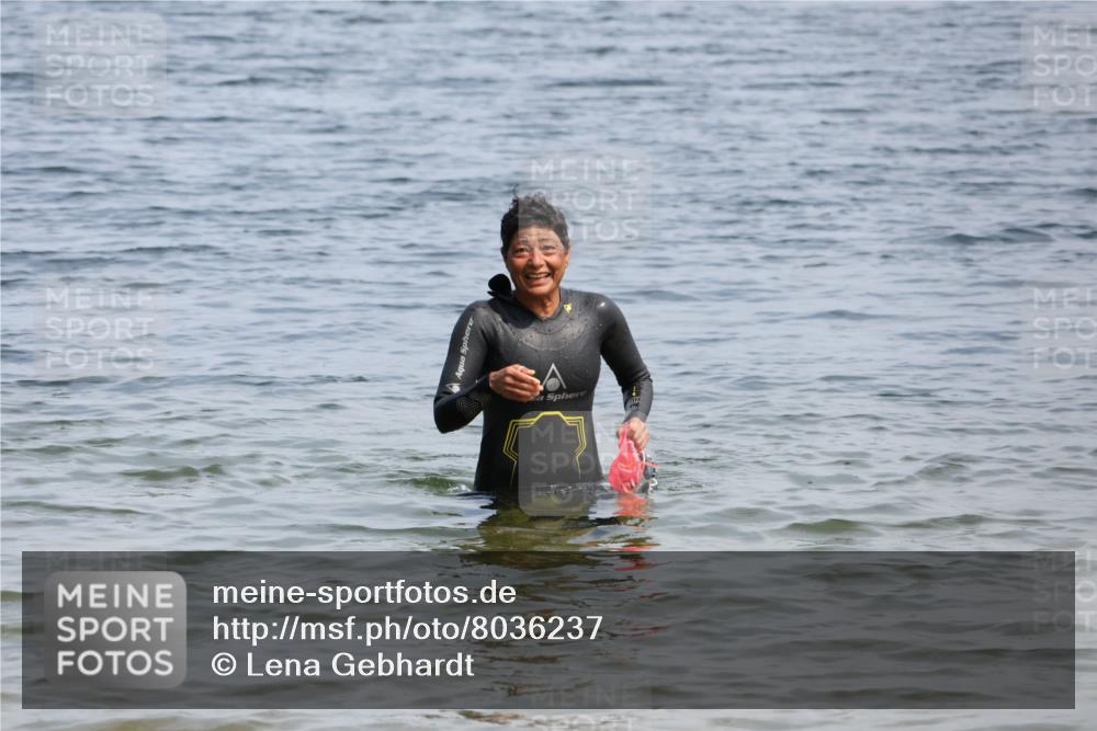 15.06.2025 - 27. Vierlanden-Triathlon Lena Gebhardt http://msf.ph/oto/8036237 15.06.2025 11:34:22 Schwimmen  meine-sportfotos.de