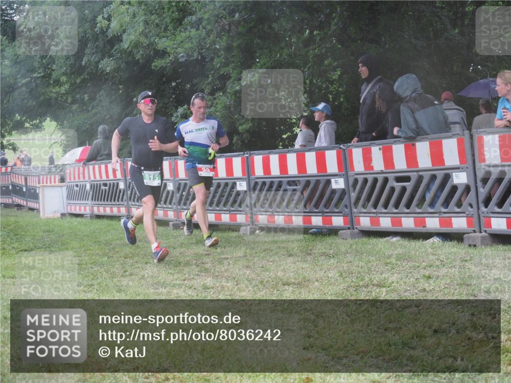 21.06.2025 - 27. Vierlanden-Triathlon KatJ http://msf.ph/oto/8036242 15.06.2025 13:54:00 Ziel 90, 815 meine-sportfotos.de