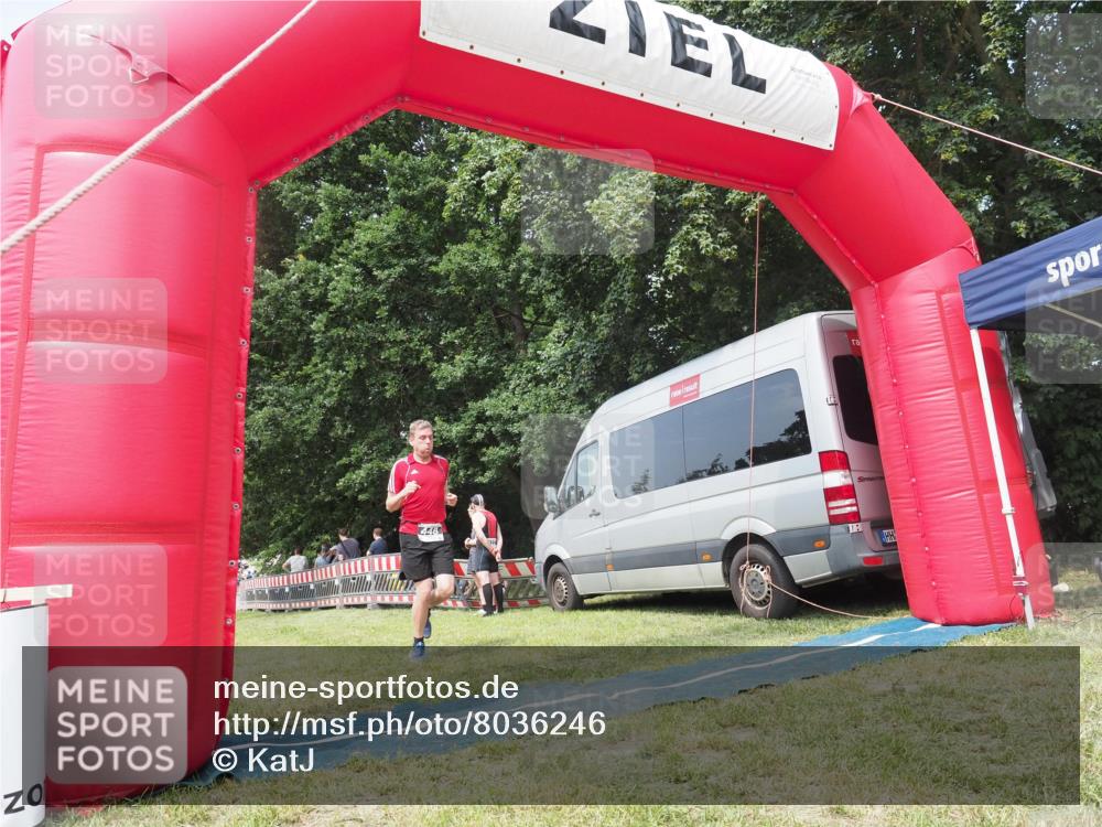 15.06.2025 - 27. Vierlanden-Triathlon KatJ http://msf.ph/oto/8036246 15.06.2025 11:24:53 Schwimmen 935, 981 meine-sportfotos.de