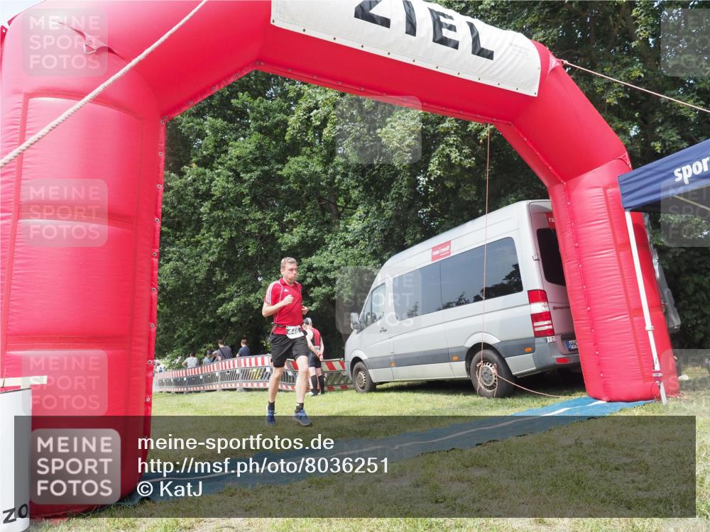 15.06.2025 - 27. Vierlanden-Triathlon KatJ http://msf.ph/oto/8036251 15.06.2025 11:24:53 Schwimmen 935, 981 meine-sportfotos.de