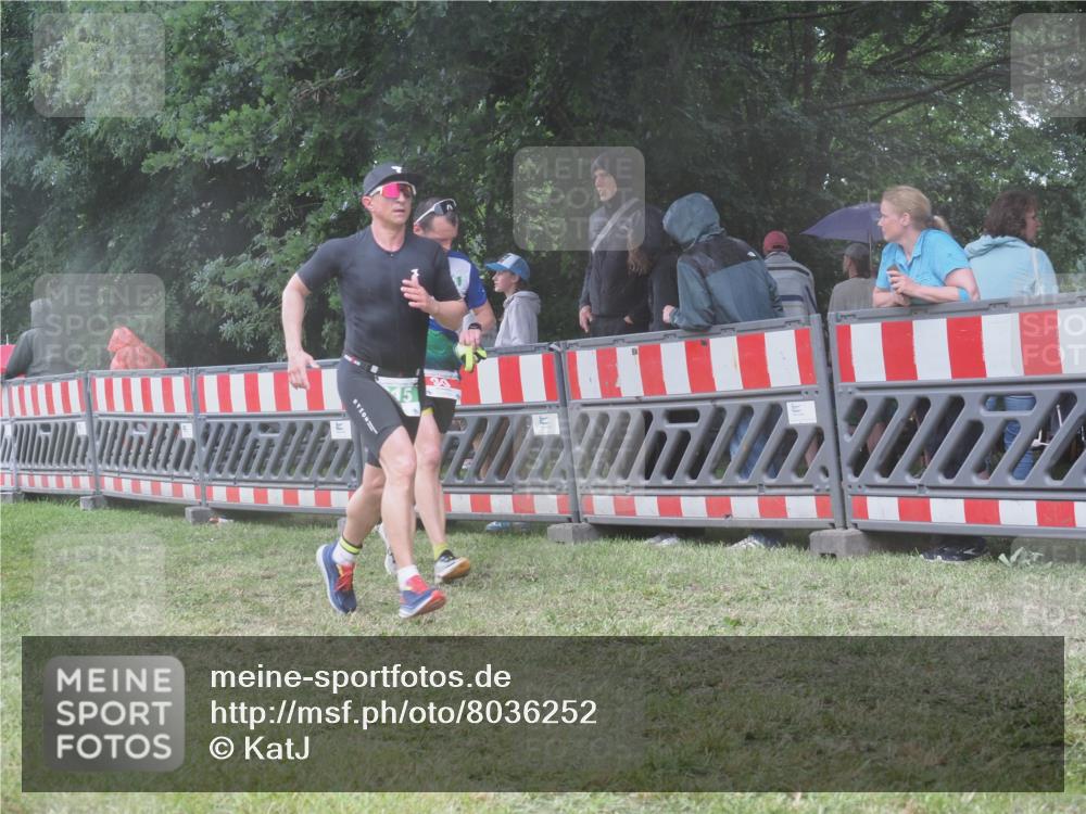 21.06.2025 - 27. Vierlanden-Triathlon KatJ http://msf.ph/oto/8036252 15.06.2025 13:54:01 Ziel 90, 125, 719, 815 meine-sportfotos.de