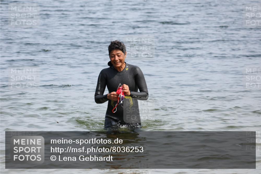 15.06.2025 - 27. Vierlanden-Triathlon Lena Gebhardt http://msf.ph/oto/8036253 15.06.2025 11:34:24 Schwimmen  meine-sportfotos.de