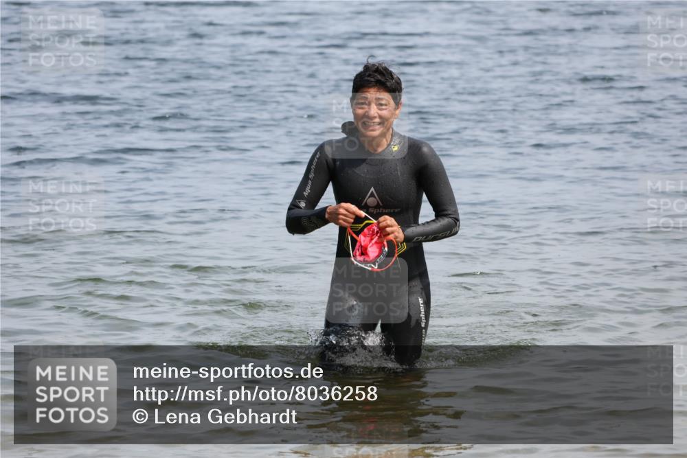 15.06.2025 - 27. Vierlanden-Triathlon Lena Gebhardt http://msf.ph/oto/8036258 15.06.2025 11:34:26 Schwimmen  meine-sportfotos.de
