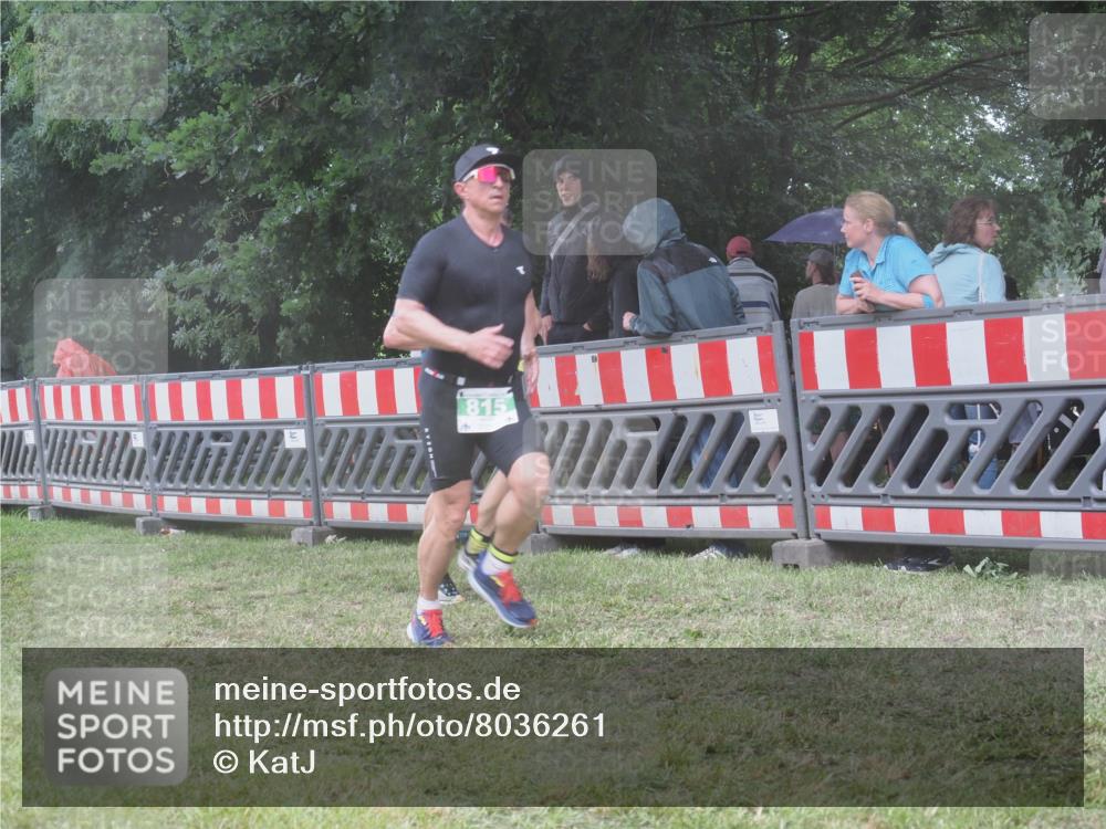 21.06.2025 - 27. Vierlanden-Triathlon KatJ http://msf.ph/oto/8036261 15.06.2025 13:54:01 Ziel 90, 125, 719, 815 meine-sportfotos.de