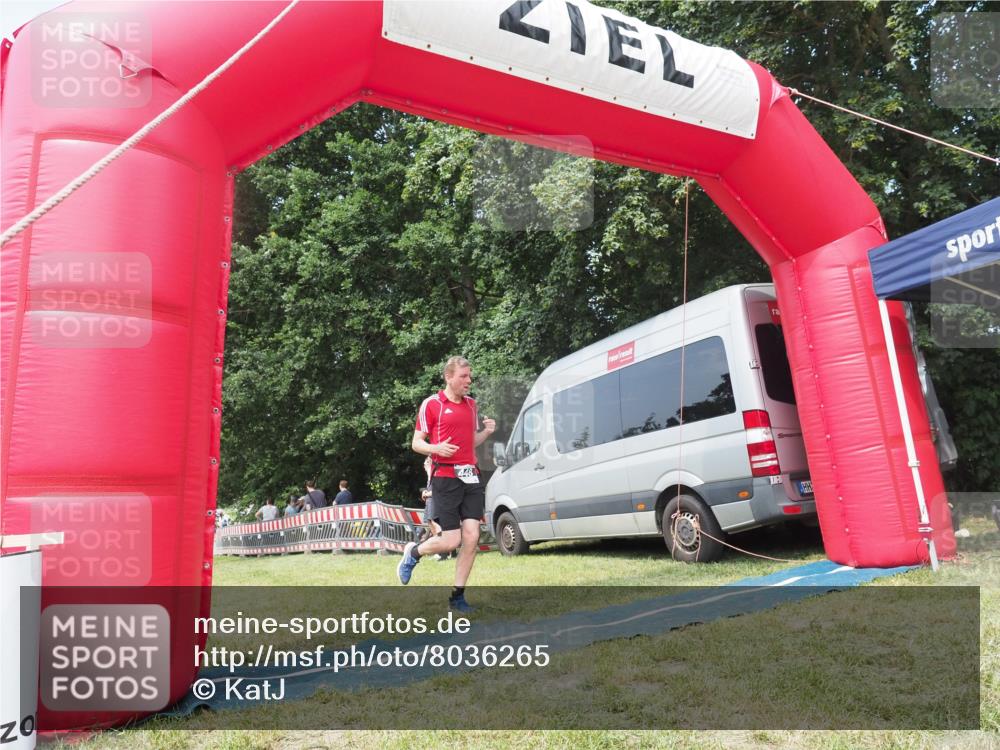 15.06.2025 - 27. Vierlanden-Triathlon KatJ http://msf.ph/oto/8036265 15.06.2025 11:24:53 Schwimmen 935, 981 meine-sportfotos.de