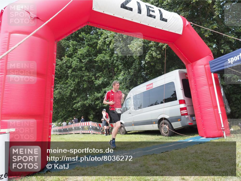 15.06.2025 - 27. Vierlanden-Triathlon KatJ http://msf.ph/oto/8036272 15.06.2025 11:24:53 Schwimmen 935, 981 meine-sportfotos.de