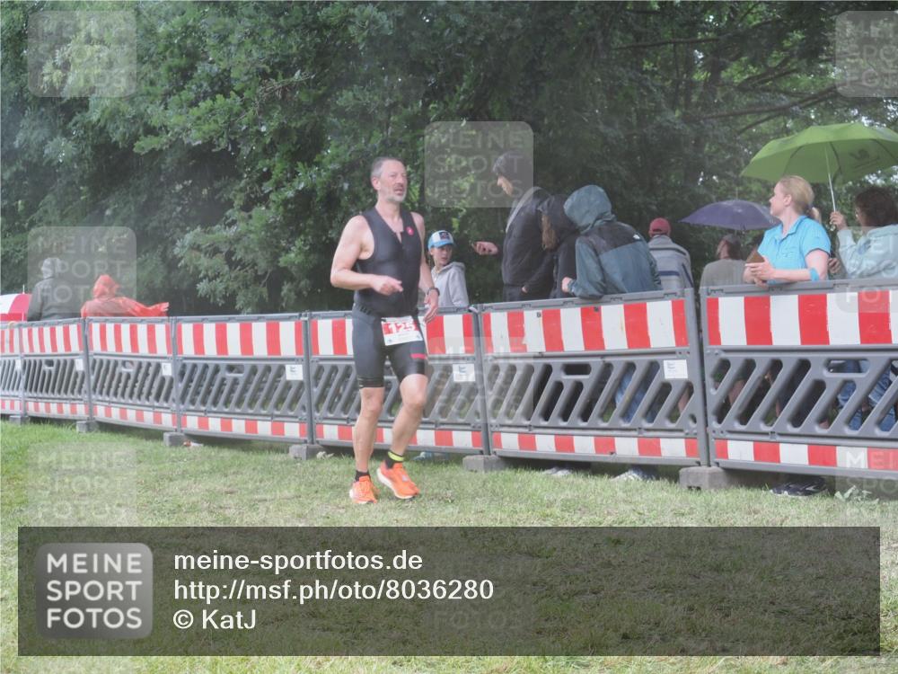 21.06.2025 - 27. Vierlanden-Triathlon KatJ http://msf.ph/oto/8036280 15.06.2025 13:54:07 Ziel 125, 719 meine-sportfotos.de