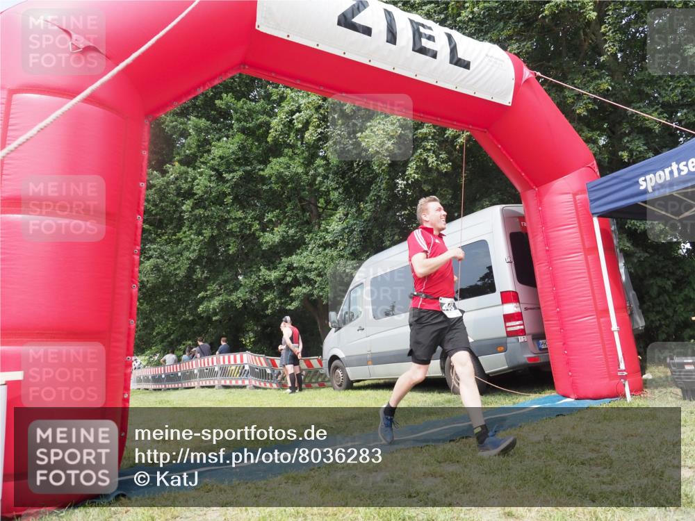 15.06.2025 - 27. Vierlanden-Triathlon KatJ http://msf.ph/oto/8036283 15.06.2025 11:24:54 Schwimmen 935, 981 meine-sportfotos.de