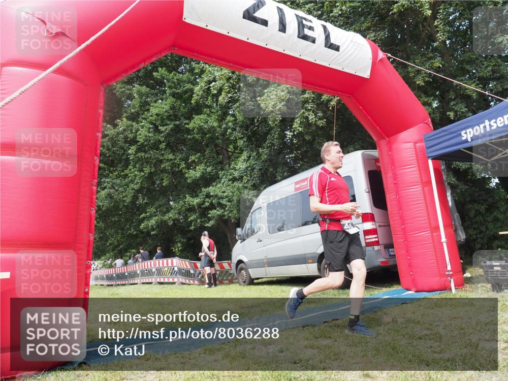 15.06.2025 - 27. Vierlanden-Triathlon KatJ http://msf.ph/oto/8036288 15.06.2025 11:24:54 Schwimmen 935, 981 meine-sportfotos.de