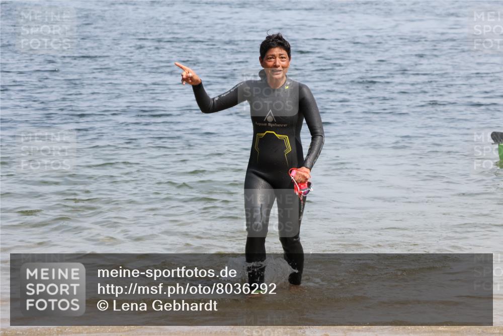 15.06.2025 - 27. Vierlanden-Triathlon Lena Gebhardt http://msf.ph/oto/8036292 15.06.2025 11:34:31 Schwimmen 893 meine-sportfotos.de