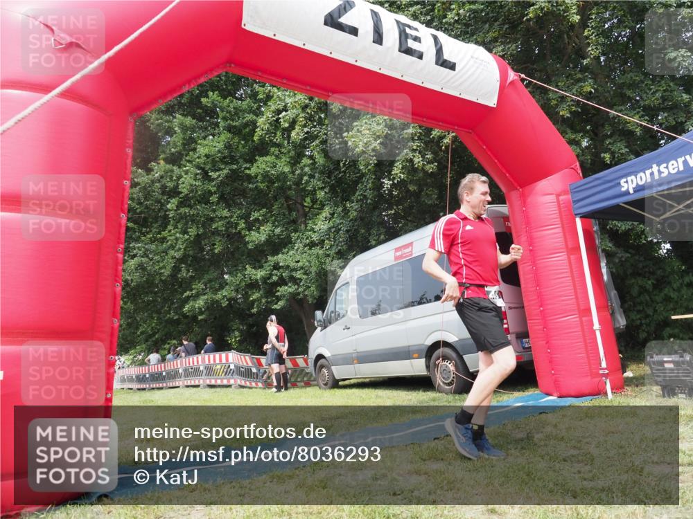 15.06.2025 - 27. Vierlanden-Triathlon KatJ http://msf.ph/oto/8036293 15.06.2025 11:24:54 Schwimmen 935, 981 meine-sportfotos.de