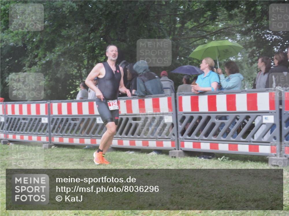 21.06.2025 - 27. Vierlanden-Triathlon KatJ http://msf.ph/oto/8036296 15.06.2025 13:54:08 Ziel 125, 719 meine-sportfotos.de