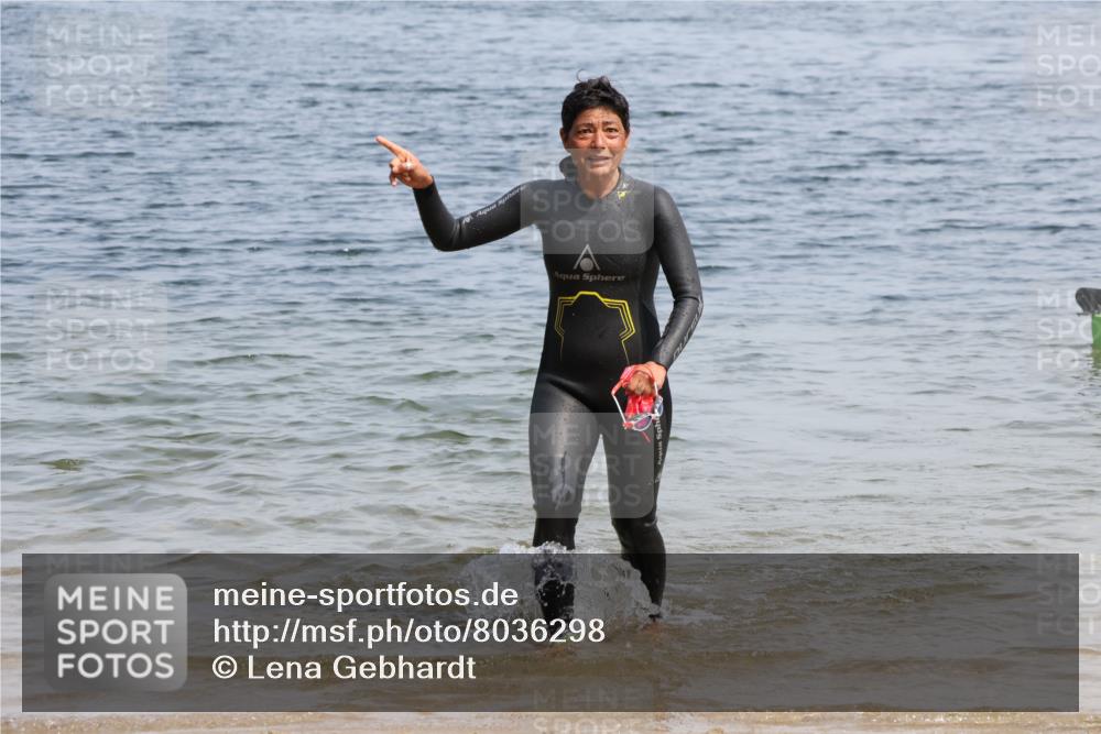 15.06.2025 - 27. Vierlanden-Triathlon Lena Gebhardt http://msf.ph/oto/8036298 15.06.2025 11:34:31 Schwimmen 893 meine-sportfotos.de