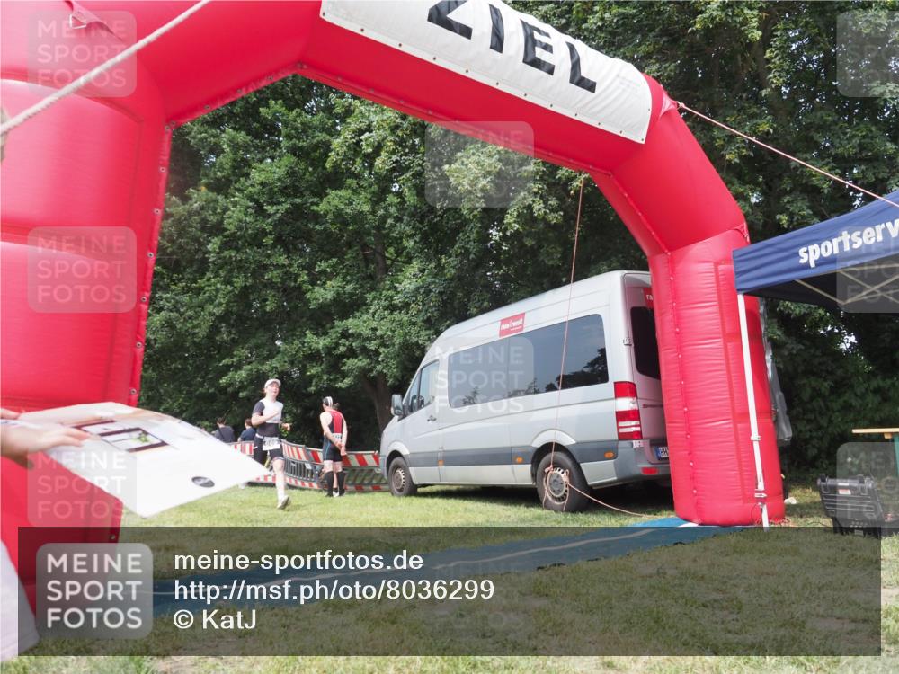 15.06.2025 - 27. Vierlanden-Triathlon KatJ http://msf.ph/oto/8036299 15.06.2025 11:25:04 Schwimmen 981 meine-sportfotos.de