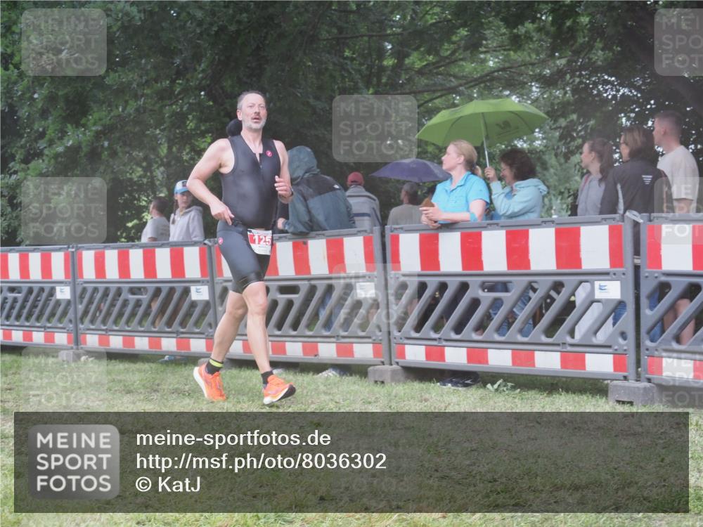 21.06.2025 - 27. Vierlanden-Triathlon KatJ http://msf.ph/oto/8036302 15.06.2025 13:54:08 Ziel 125, 719 meine-sportfotos.de