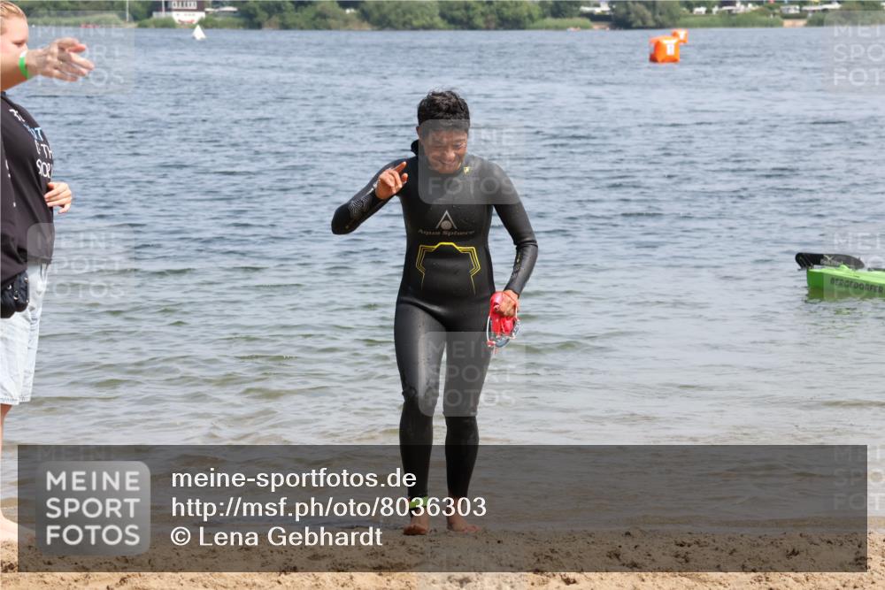 15.06.2025 - 27. Vierlanden-Triathlon Lena Gebhardt http://msf.ph/oto/8036303 15.06.2025 11:34:33 Schwimmen 893 meine-sportfotos.de