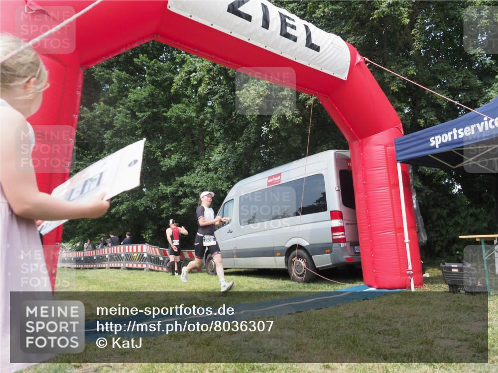 15.06.2025 - 27. Vierlanden-Triathlon KatJ http://msf.ph/oto/8036307 15.06.2025 11:25:04 Schwimmen 981 meine-sportfotos.de
