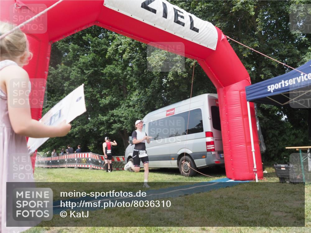 15.06.2025 - 27. Vierlanden-Triathlon KatJ http://msf.ph/oto/8036310 15.06.2025 11:25:04 Schwimmen 981 meine-sportfotos.de