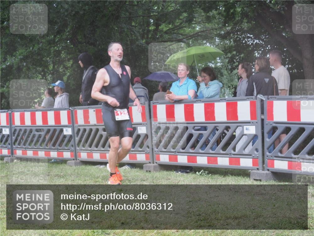 21.06.2025 - 27. Vierlanden-Triathlon KatJ http://msf.ph/oto/8036312 15.06.2025 13:54:08 Ziel 125, 719 meine-sportfotos.de