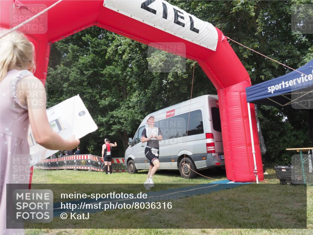 15.06.2025 - 27. Vierlanden-Triathlon KatJ http://msf.ph/oto/8036316 15.06.2025 11:25:05 Schwimmen 981 meine-sportfotos.de