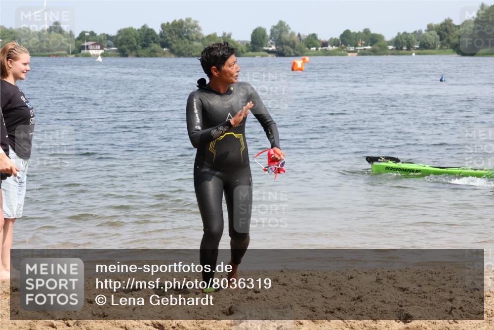 15.06.2025 - 27. Vierlanden-Triathlon Lena Gebhardt http://msf.ph/oto/8036319 15.06.2025 11:34:35 Schwimmen 893 meine-sportfotos.de