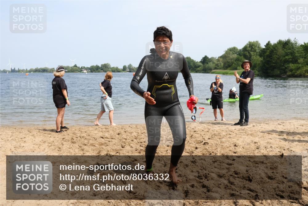 15.06.2025 - 27. Vierlanden-Triathlon Lena Gebhardt http://msf.ph/oto/8036332 15.06.2025 11:34:39 Schwimmen 893 meine-sportfotos.de
