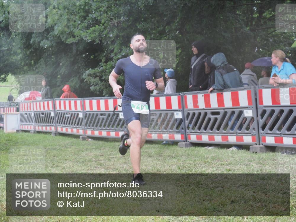 21.06.2025 - 27. Vierlanden-Triathlon KatJ http://msf.ph/oto/8036334 15.06.2025 13:54:12 Ziel 125, 719 meine-sportfotos.de