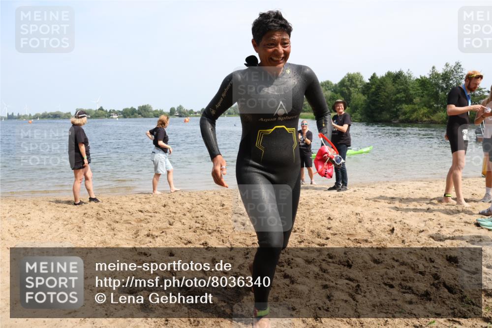 15.06.2025 - 27. Vierlanden-Triathlon Lena Gebhardt http://msf.ph/oto/8036340 15.06.2025 11:34:39 Schwimmen 893 meine-sportfotos.de
