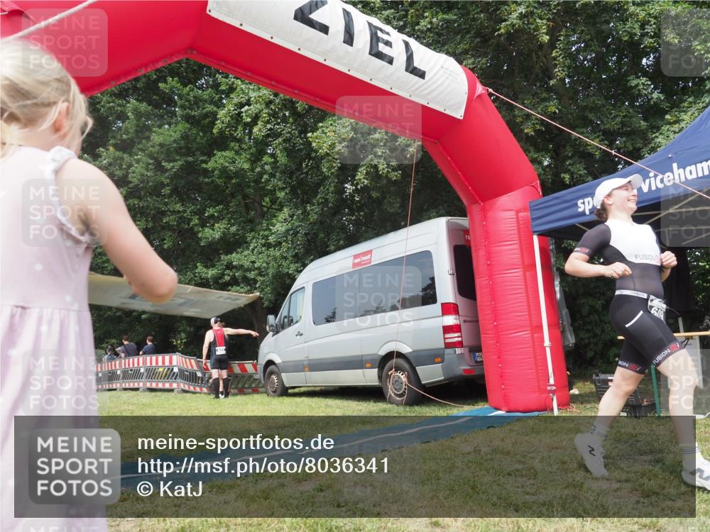15.06.2025 - 27. Vierlanden-Triathlon KatJ http://msf.ph/oto/8036341 15.06.2025 11:25:05 Schwimmen 981 meine-sportfotos.de