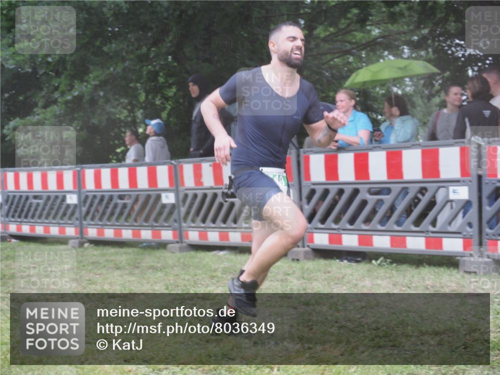 21.06.2025 - 27. Vierlanden-Triathlon KatJ http://msf.ph/oto/8036349 15.06.2025 13:54:12 Ziel 125, 719 meine-sportfotos.de