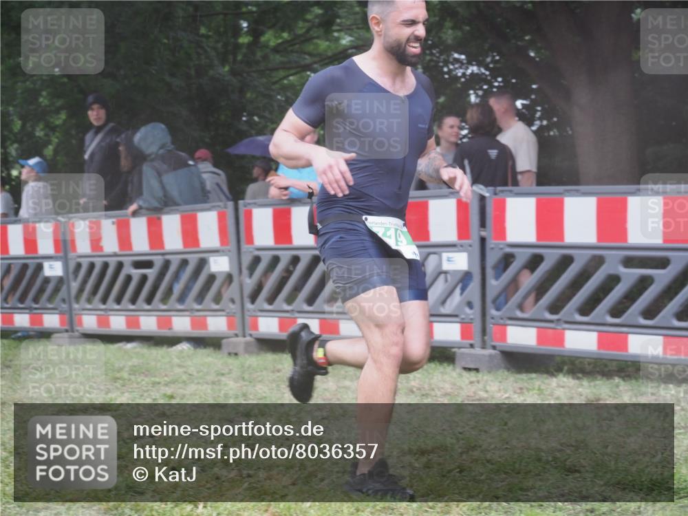21.06.2025 - 27. Vierlanden-Triathlon KatJ http://msf.ph/oto/8036357 15.06.2025 13:54:13 Ziel 125, 719 meine-sportfotos.de