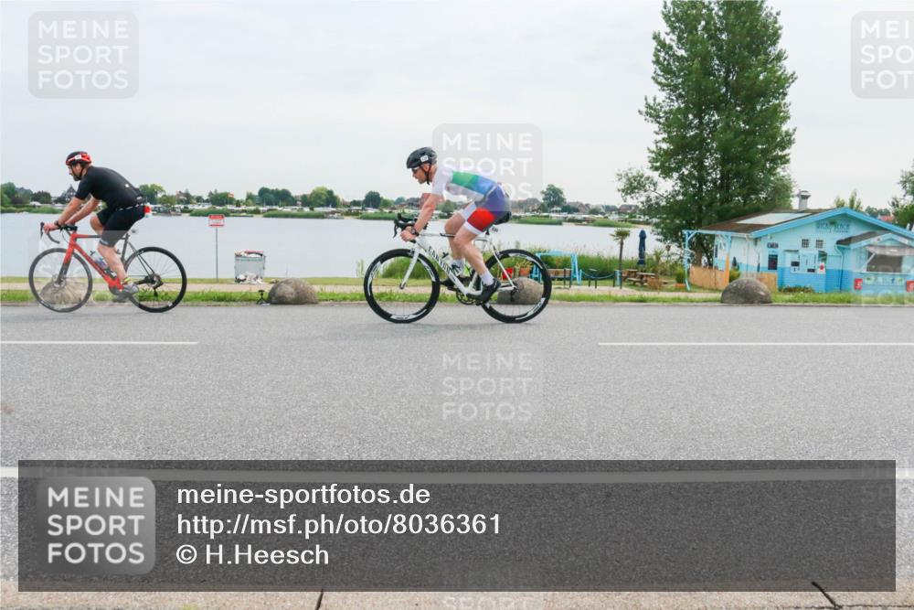 15.06.2025 - 27. Vierlanden-Triathlon H.Heesch http://msf.ph/oto/8036361 15.06.2025 10:48:20 Radfahren 22, 34, 93, 139, 393 meine-sportfotos.de