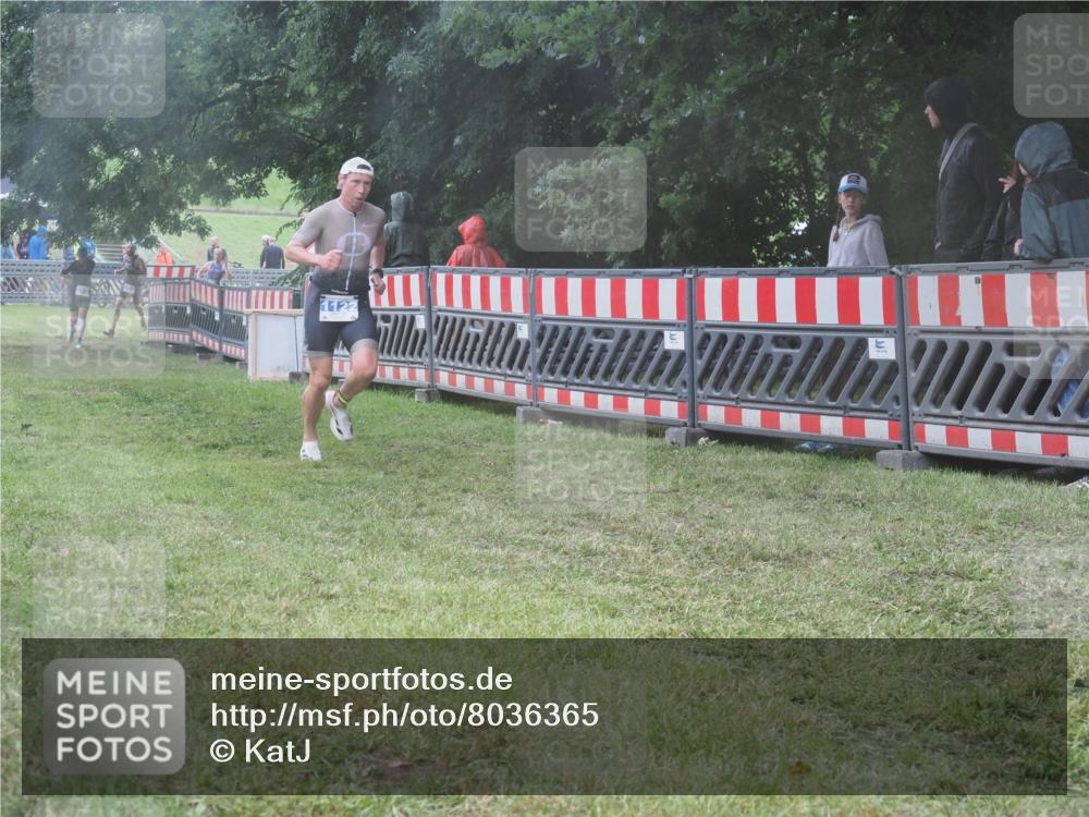 21.06.2025 - 27. Vierlanden-Triathlon KatJ http://msf.ph/oto/8036365 15.06.2025 13:54:31 Ziel 1122, 1152 meine-sportfotos.de