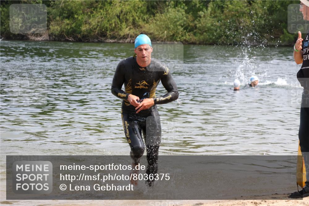 21.06.2025 - 27. Vierlanden-Triathlon Lena Gebhardt http://msf.ph/oto/8036375 15.06.2025 11:57:50 Schwimmen 984, 986, 987 meine-sportfotos.de