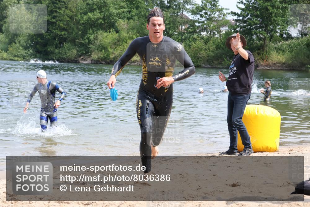 21.06.2025 - 27. Vierlanden-Triathlon Lena Gebhardt http://msf.ph/oto/8036386 15.06.2025 11:57:52 Schwimmen 984, 985, 986, 987 meine-sportfotos.de