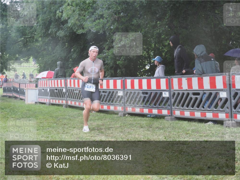 21.06.2025 - 27. Vierlanden-Triathlon KatJ http://msf.ph/oto/8036391 15.06.2025 13:54:32 Ziel 1122, 1152 meine-sportfotos.de