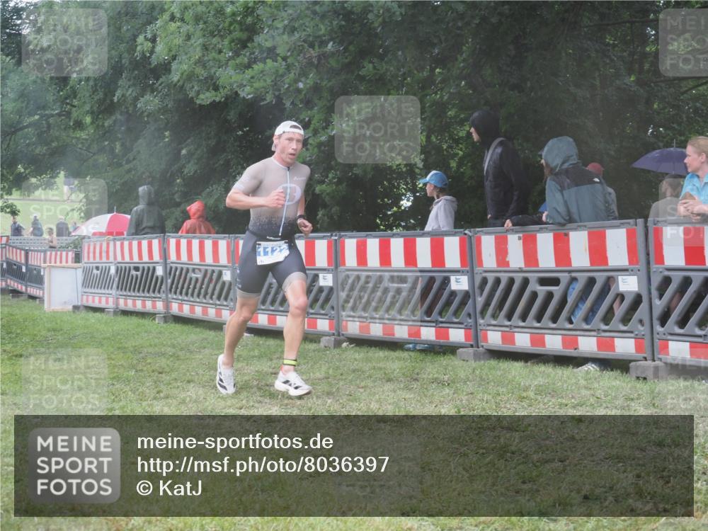21.06.2025 - 27. Vierlanden-Triathlon KatJ http://msf.ph/oto/8036397 15.06.2025 13:54:32 Ziel 1122, 1152 meine-sportfotos.de