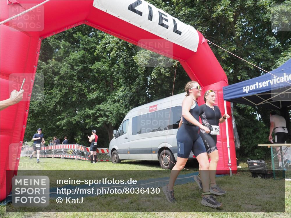 15.06.2025 - 27. Vierlanden-Triathlon KatJ http://msf.ph/oto/8036430 15.06.2025 11:25:20 Schwimmen  meine-sportfotos.de