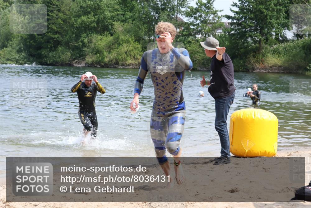 21.06.2025 - 27. Vierlanden-Triathlon Lena Gebhardt http://msf.ph/oto/8036431 15.06.2025 11:57:56 Schwimmen 984, 985, 986, 987, 988 meine-sportfotos.de