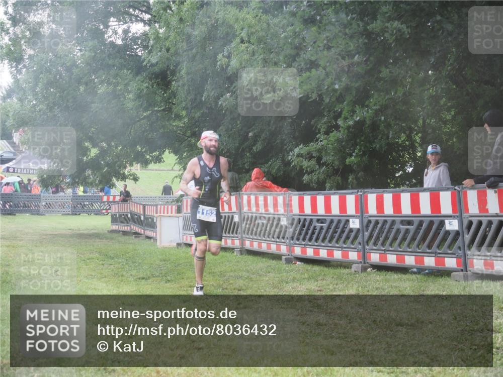 21.06.2025 - 27. Vierlanden-Triathlon KatJ http://msf.ph/oto/8036432 15.06.2025 13:54:38 Ziel 1152 meine-sportfotos.de