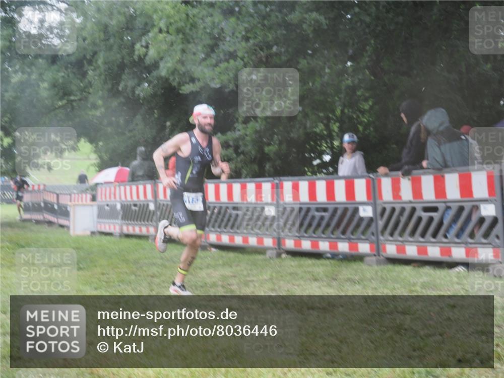 21.06.2025 - 27. Vierlanden-Triathlon KatJ http://msf.ph/oto/8036446 15.06.2025 13:54:38 Ziel 1152 meine-sportfotos.de