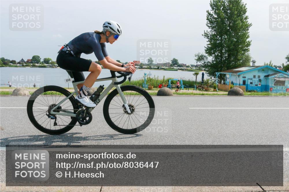 21.06.2025 - 27. Vierlanden-Triathlon H.Heesch http://msf.ph/oto/8036447 15.06.2025 11:45:29 Radfahren 212, 723, 797, 841 meine-sportfotos.de