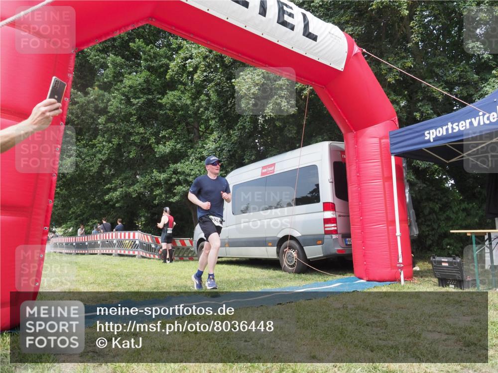 15.06.2025 - 27. Vierlanden-Triathlon KatJ http://msf.ph/oto/8036448 15.06.2025 11:25:22 Schwimmen  meine-sportfotos.de