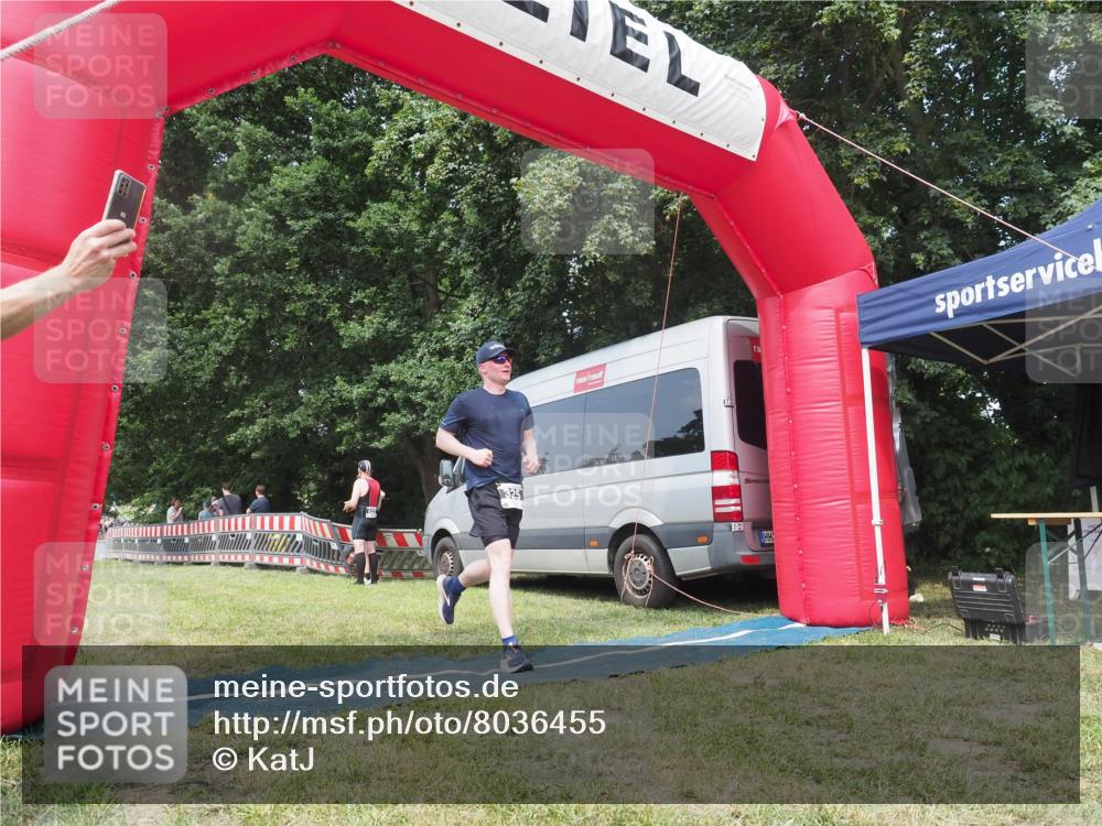 15.06.2025 - 27. Vierlanden-Triathlon KatJ http://msf.ph/oto/8036455 15.06.2025 11:25:23 Schwimmen  meine-sportfotos.de