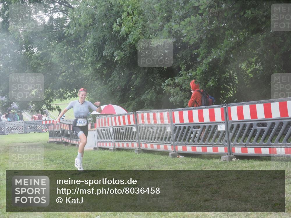 21.06.2025 - 27. Vierlanden-Triathlon KatJ http://msf.ph/oto/8036458 15.06.2025 14:14:56 Ziel 1189 meine-sportfotos.de