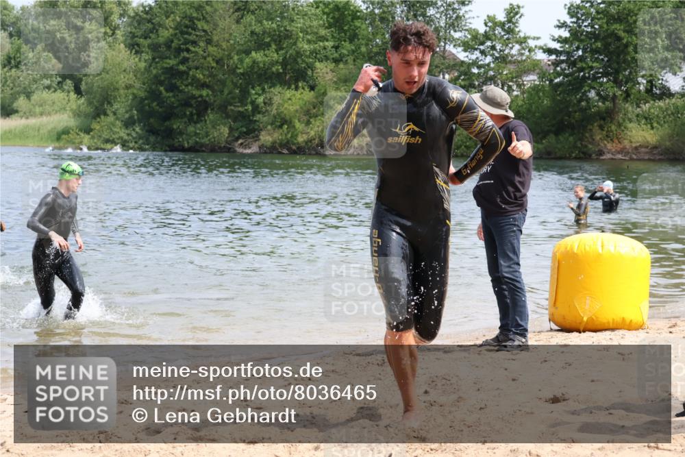 21.06.2025 - 27. Vierlanden-Triathlon Lena Gebhardt http://msf.ph/oto/8036465 15.06.2025 11:57:59 Schwimmen 984, 985, 986, 987, 988 meine-sportfotos.de