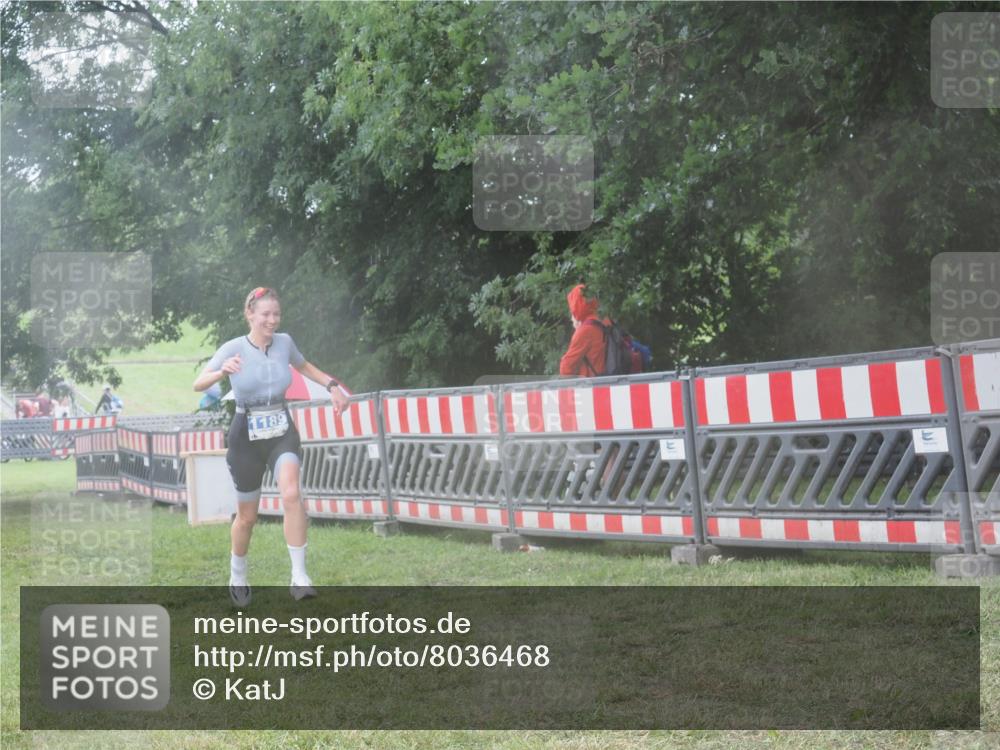 21.06.2025 - 27. Vierlanden-Triathlon KatJ http://msf.ph/oto/8036468 15.06.2025 14:14:57 Ziel 1189 meine-sportfotos.de